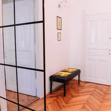 Hilda Apartment *