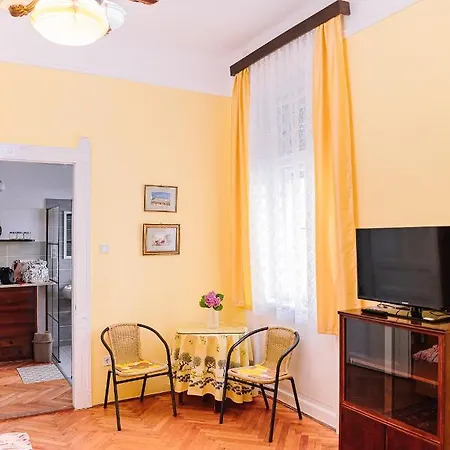 Hilda Apartment *